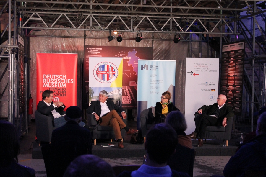 Podiumsdiskussion mit vier Gästen