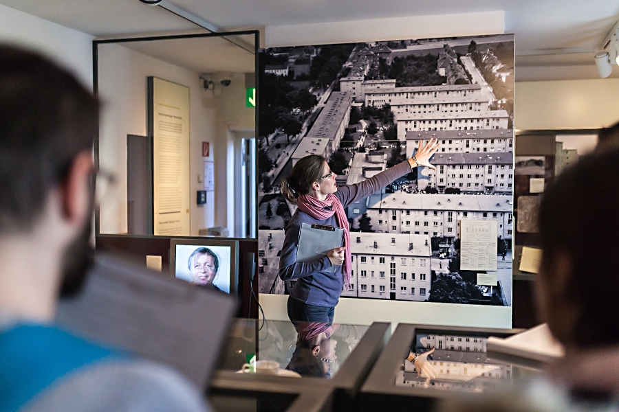 Führung in der Erinnerungsstätte Notaufnahmelager Marienfelde