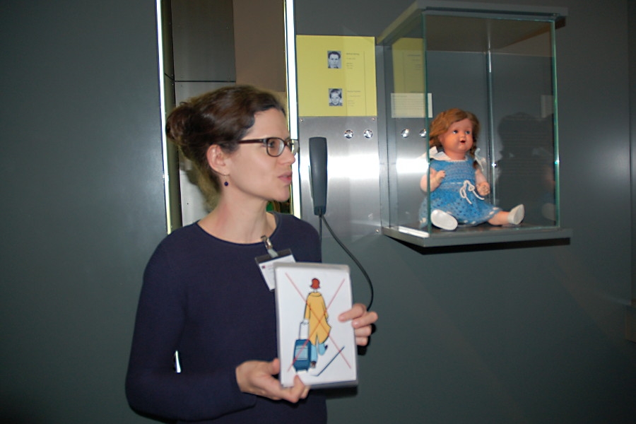 Führung in der Erinnerungsstätte Notaufnahmelager Marienfelde