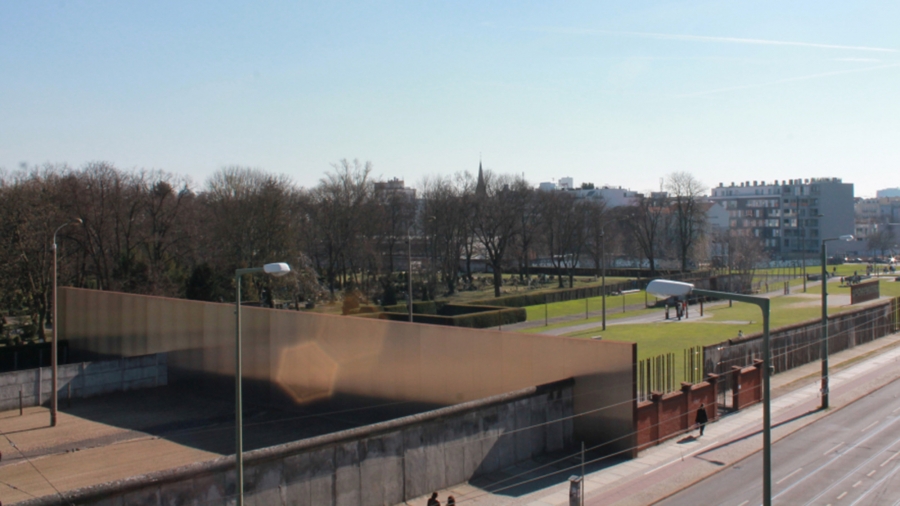 Blick auf die Gedenkstätte