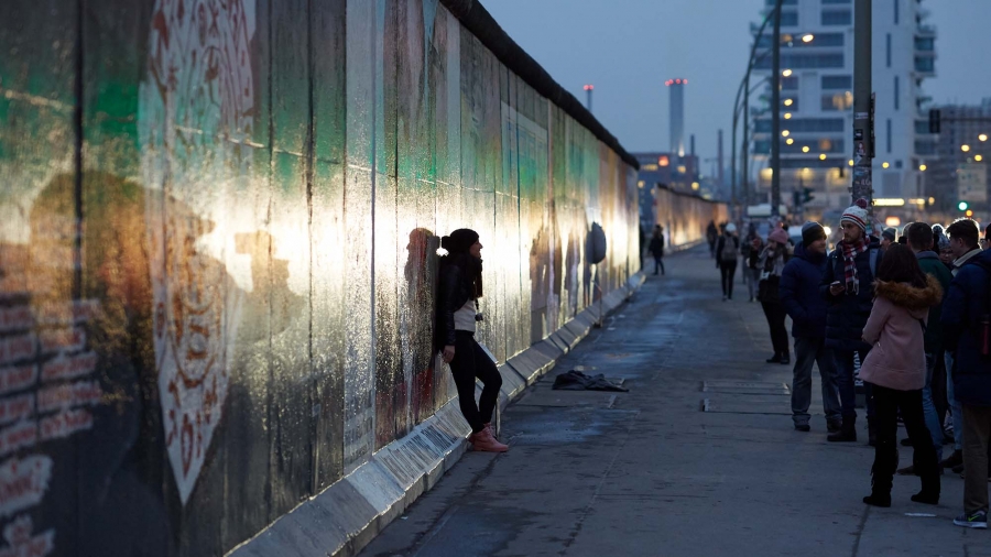 East Side Gallery im Abend